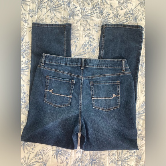 M jeans by Maurice’s Mid-Rise Bootcut Jeans. Size 18 Long - Picture 2 of 9